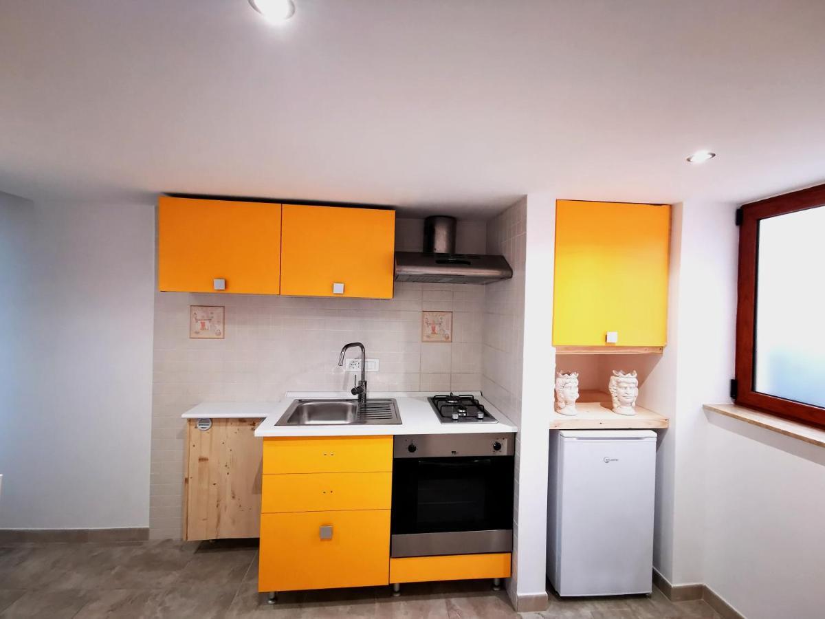 Guru House B&B Apartments มิลาซโซ ภายนอก รูปภาพ