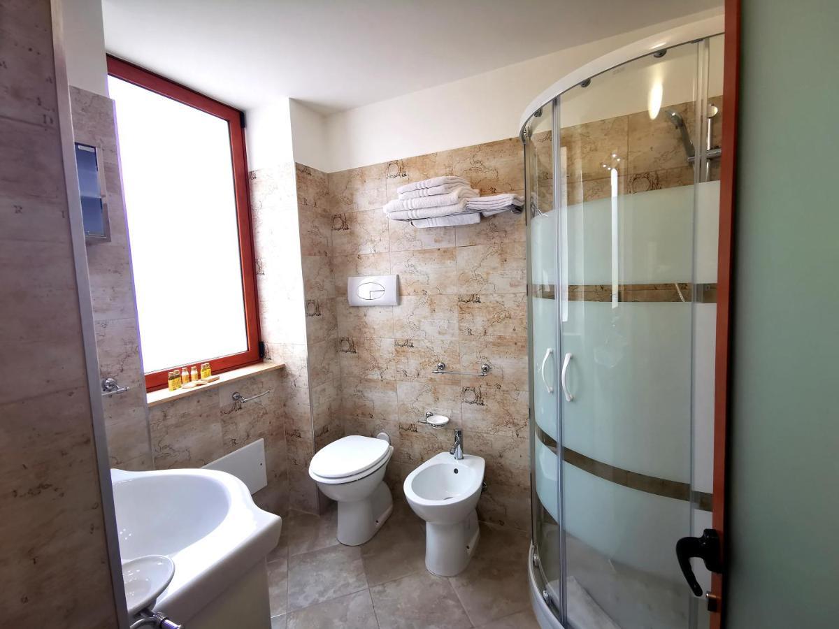 Guru House B&B Apartments มิลาซโซ ภายนอก รูปภาพ