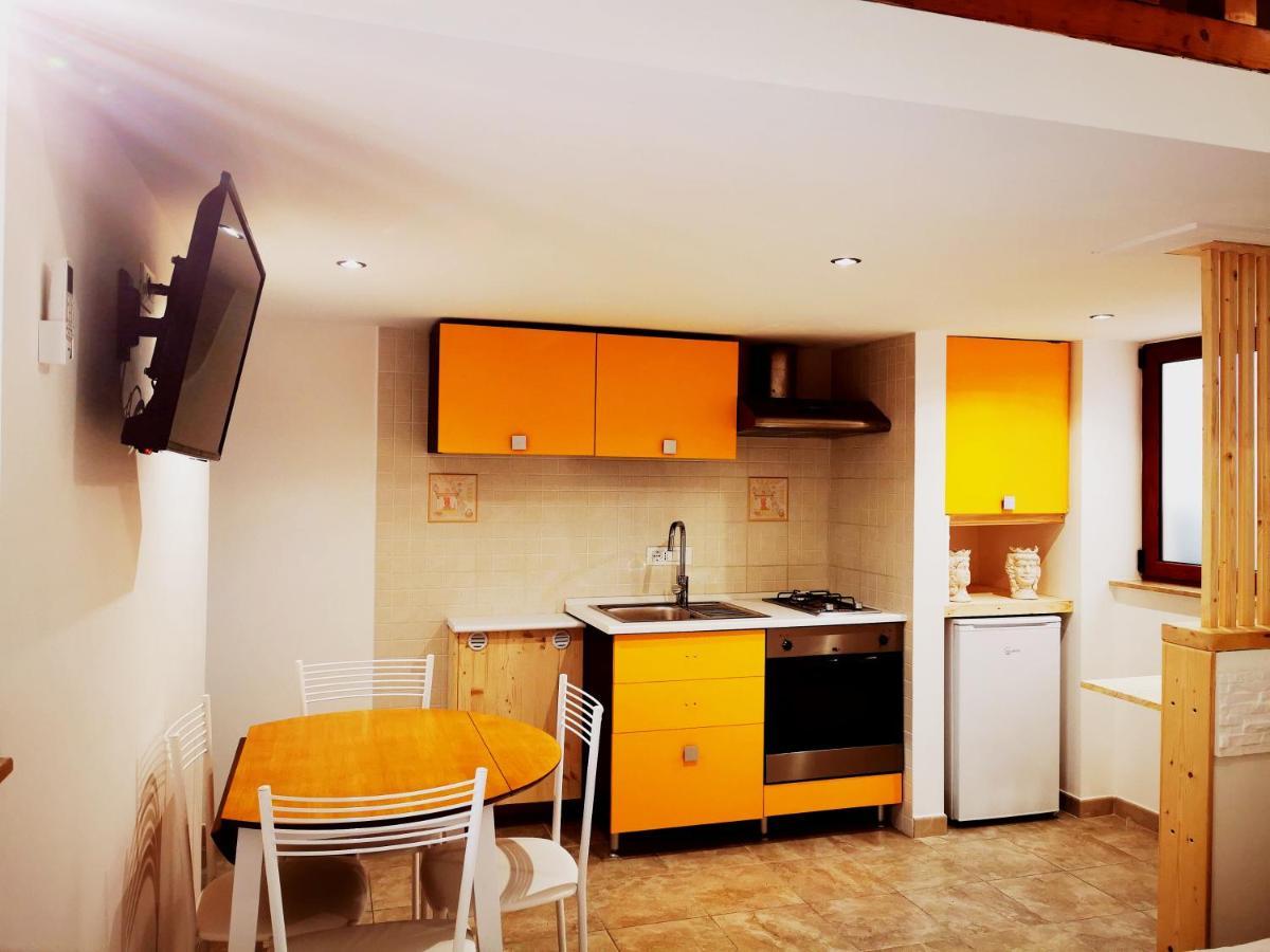 Guru House B&B Apartments มิลาซโซ ภายนอก รูปภาพ