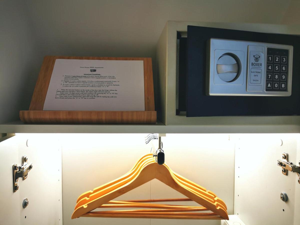Guru House B&B Apartments มิลาซโซ ภายนอก รูปภาพ