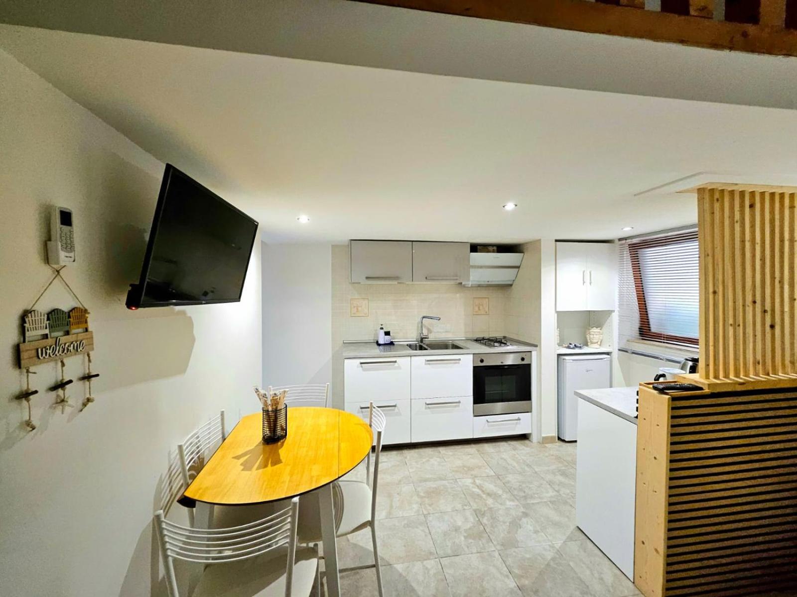 Guru House B&B Apartments มิลาซโซ ภายนอก รูปภาพ